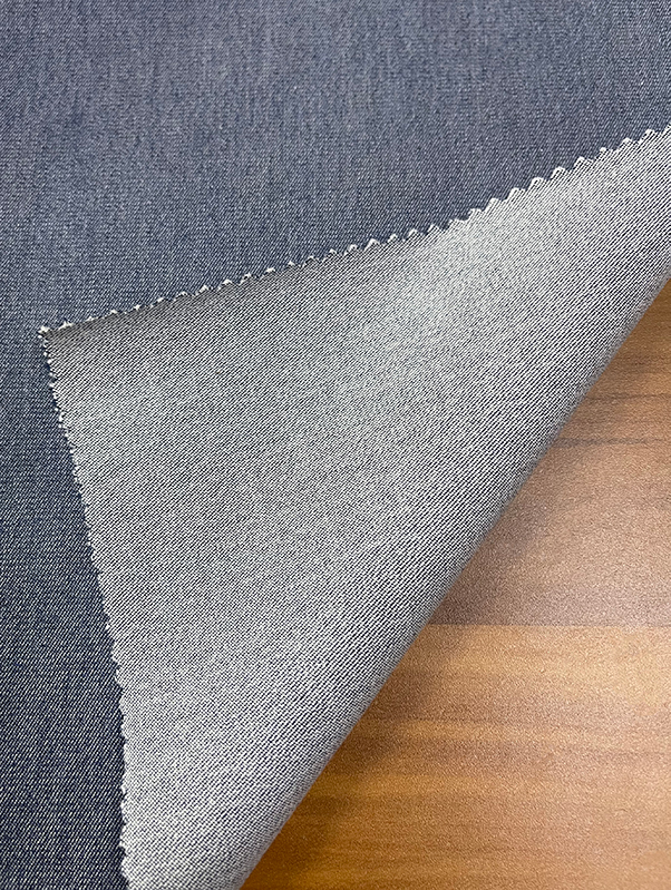 QUẦN JEAN NHƯ DỆT AH-47256/0010X28 56%C+41%R+3%SP Bề mặt mịn, đường nét rõ ràng, cảm giác cầm tay êm ái